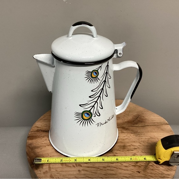 🟢 Vintage Frida Kahlo enamel coffee pot kettle - Extremely Gently Used Condition - Picture 10 of 13